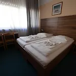 アルパー　ホテル　ポツダメール　プラッツ