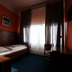 ホテル アルパー　ホテル　ポツダメール　プラッツ 3*