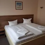 アルパー　ホテル　ポツダメール　プラッツ 3*