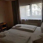 アルパー　ホテル　ポツダメール　プラッツ