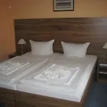 アルパー　ホテル　ポツダメール　プラッツ 3*