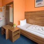 Alper Am Potsdamer Platz