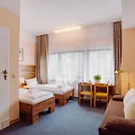 Alper Am Potsdamer Platz 3*