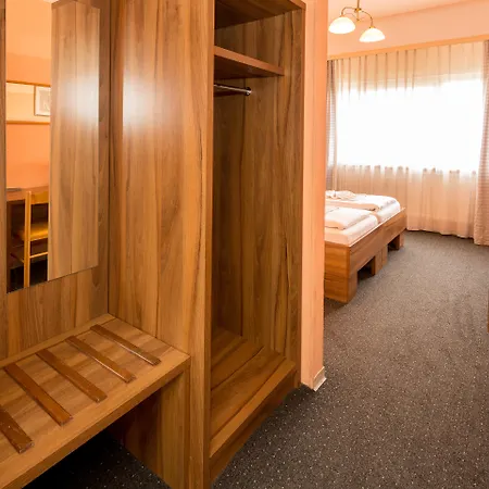 Alper Am Potsdamer Platz 3* ברלין