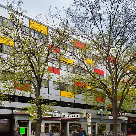 Alper Am Potsdamer Platz 3*