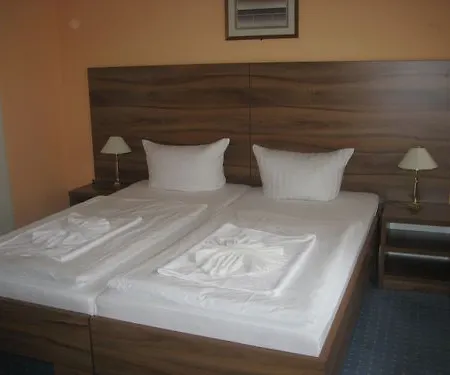 Alper Am Potsdamer Platz 3*