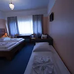 호텔 알퍼 암 포츠다머 플라츠 3*