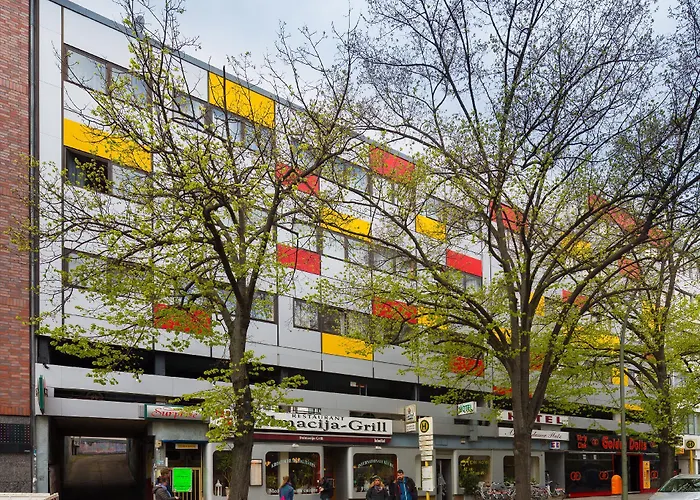 Alper Am Potsdamer Platz 3*